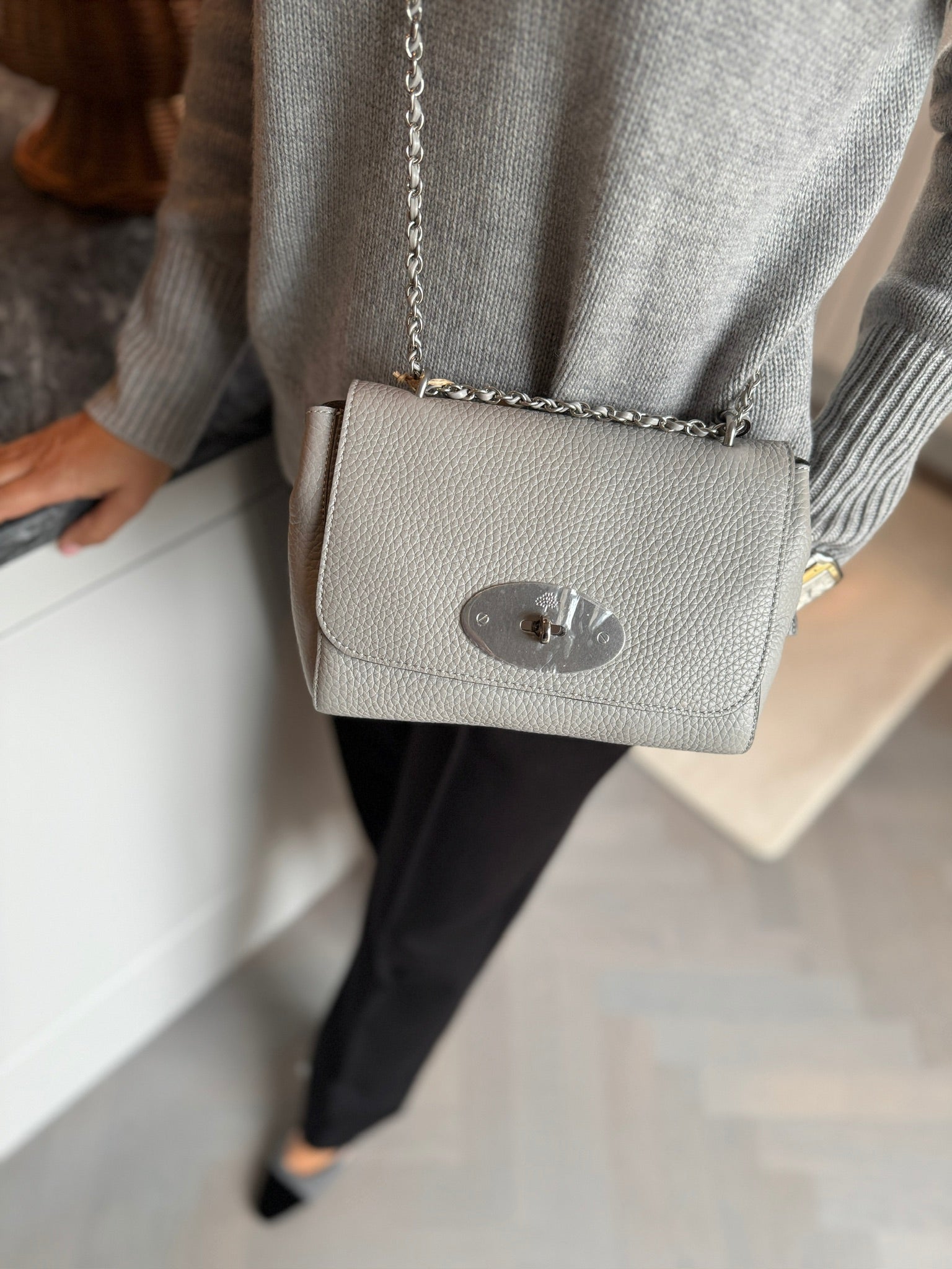 #Farve_Pale Grey