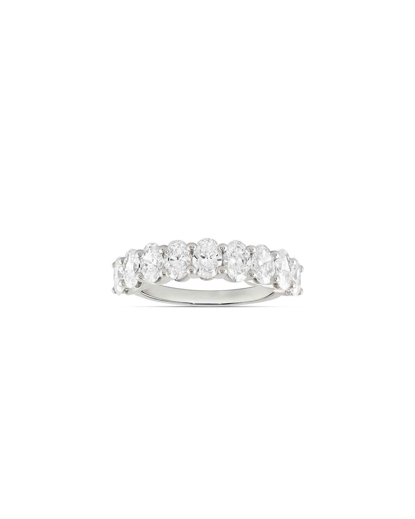 Ring  - stor - ovalslebet - diamanter -  hvidguld -